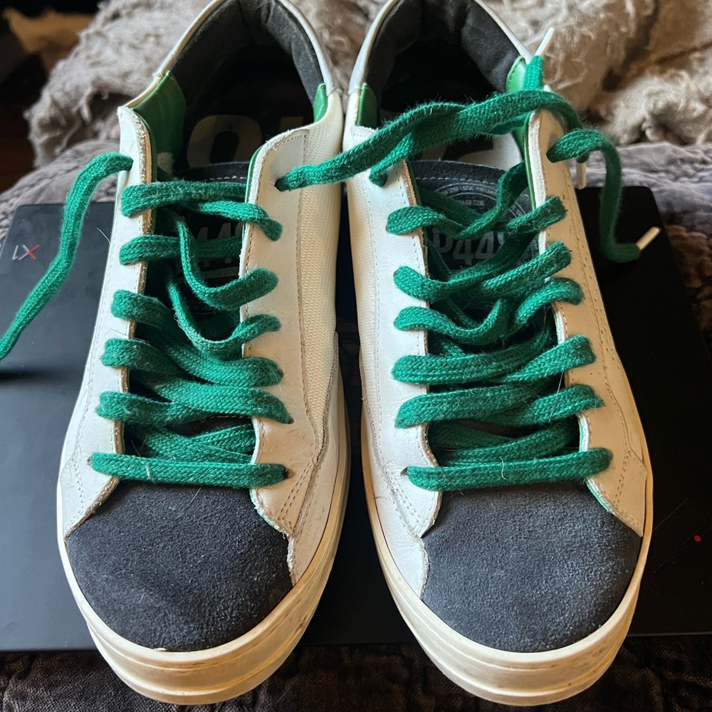 P448 size 40. Worn once. In great condition. Great for St. Patrick’s Day!